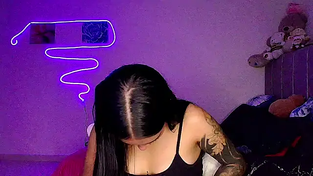 mia yireth online show from April 3, 12:08 am