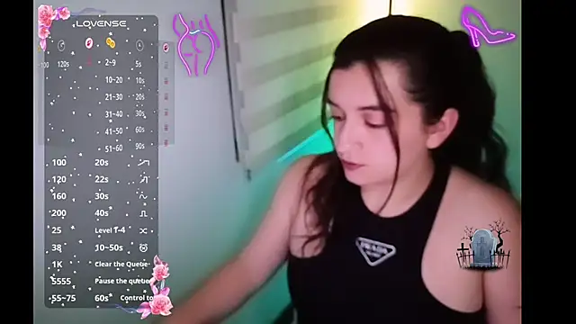 Snapshot of DanniG2000_ chatting on October 30, 4:25 am DanniG2000 online show from October 30, 4:25 am