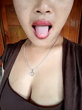 maycuc123 online show from September 18, 12:23 am