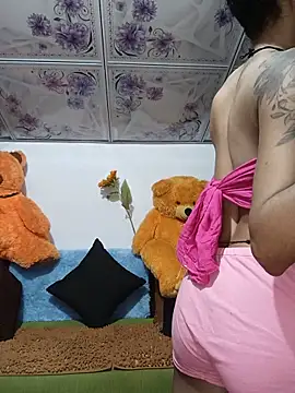 Snapshot of emali_baba chatting on June 28, 6:14 pm emali baba online show from June 28, 6:14 pm