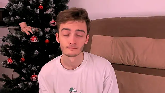 Snapshot of spider____man chatting on December 14, 4:34 pm spider man online show from December 14, 4:34 pm