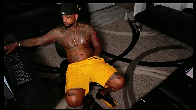 SLANGONDEMHOES online show from March 16, 5:17 pm