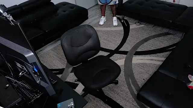 SLANGONDEMHOES online show from April 13, 5:29 pm