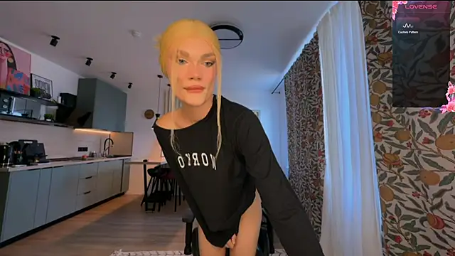 Snapshot of my-muse chatting on September 11, 12:16 pm my-muse online show from September 11, 12:16 pm