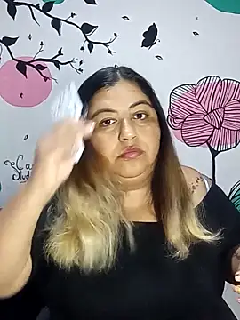 Snapshot of curvy_diva_ chatting on September 15, 11:10 am curvy diva online show from September 15, 11:10 am