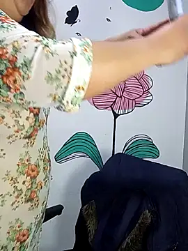 Snapshot of curvy_diva_ chatting on September 21, 1:46 pm curvy diva online show from September 21, 1:46 pm