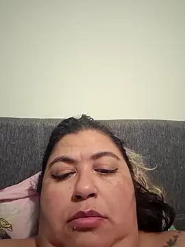 Snapshot of curvy_diva_ chatting on September 22, 9:33 am curvy diva online show from September 22, 9:33 am