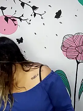 Snapshot of curvy_diva_ chatting on October 6, 11:07 am curvy diva online show from October 6, 11:07 am