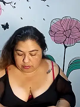 Snapshot of curvy_diva_ chatting on October 8, 9:29 am curvy diva online show from October 8, 9:29 am