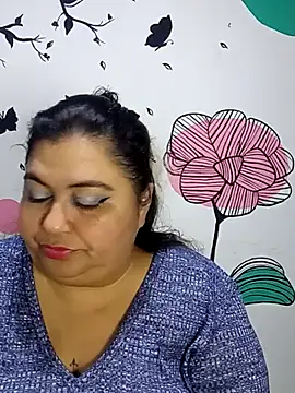 Snapshot of curvy_diva_ chatting on October 9, 11:19 am curvy diva online show from October 9, 11:19 am