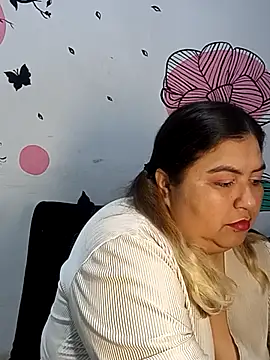 Snapshot of curvy_diva_ chatting on October 14, 1:12 pm curvy diva online show from October 14, 1:12 pm