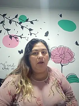 Snapshot of curvy_diva_ chatting on October 17, 11:02 am curvy diva online show from October 17, 11:02 am