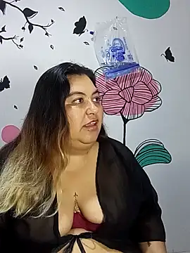 Snapshot of curvy_diva_ chatting on October 19, 11:55 am curvy diva online show from October 19, 11:55 am