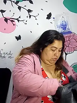 Snapshot of curvy_diva_ chatting on October 20, 10:59 am curvy diva online show from October 20, 10:59 am