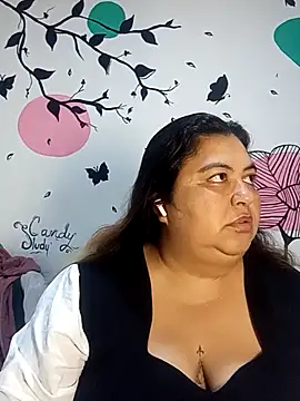 Snapshot of curvy_diva_ chatting on October 21, 11:11 am curvy diva online show from October 21, 11:11 am