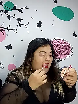 Snapshot of curvy_diva_ chatting on October 22, 11:21 am curvy diva online show from October 22, 11:21 am