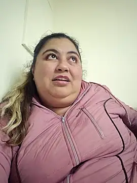 Snapshot of curvy_diva_ chatting on October 25, 11:43 pm curvy diva online show from October 25, 11:43 pm