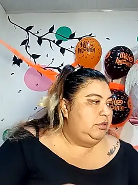 Snapshot of curvy_diva_ chatting on November 1, 11:01 am curvy diva online show from November 1, 11:01 am