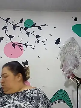 Snapshot of curvy_diva_ chatting on November 2, 9:11 am curvy diva online show from November 2, 9:11 am