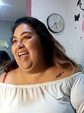 Snapshot of curvy_diva_ chatting on November 9, 10:24 am curvy diva online show from November 9, 10:24 am