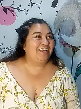 Snapshot of curvy_diva_ chatting on November 22, 11:20 am curvy diva online show from November 22, 11:20 am