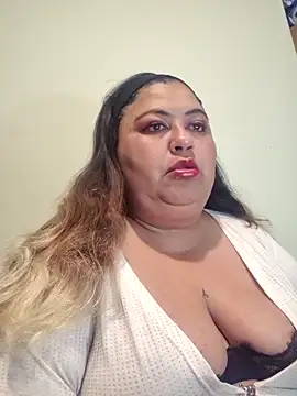 curvy diva  online show from February 9, 9:46 am