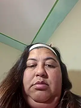 curvy diva  online show from March 31, 9:53 am