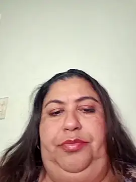 curvy diva  online show from April 10, 9:30 pm