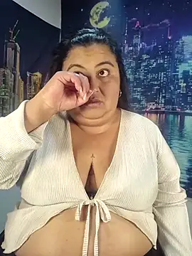 curvy diva  online show from April 20, 9:45 am