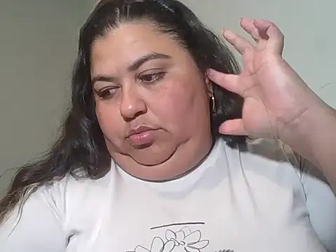 curvy diva  online show from April 23, 1:29 am