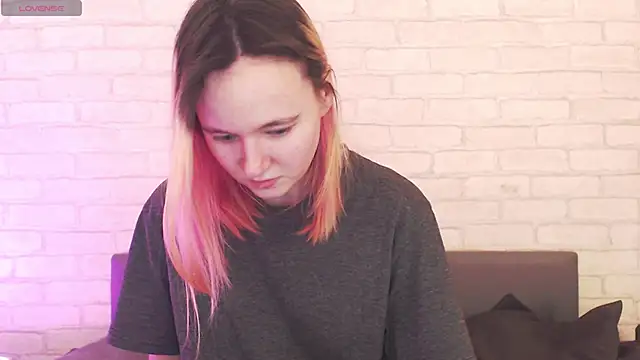 Ericha Stone online show from April 1, 1:39 am