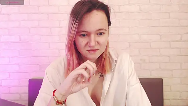 Ericha Stone online show from April 22, 1:30 am