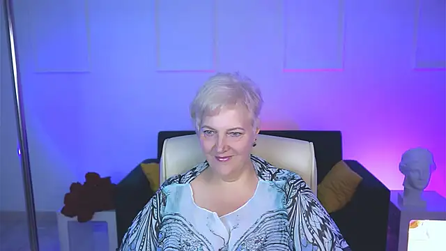 Snapshot of MaryMogan chatting on September 11, 8:36 am MaryMogan online show from September 11, 8:36 am