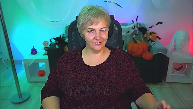 Snapshot of MaryMogan chatting on October 24, 4:09 am MaryMogan online show from October 24, 4:09 am