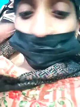 Snapshot of Pahadi_couple chatting on October 16, 4:41 pm Pahadi couple online show from October 16, 4:41 pm