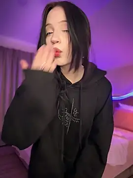 YourLittleDevil online show from April 21, 1:17 pm