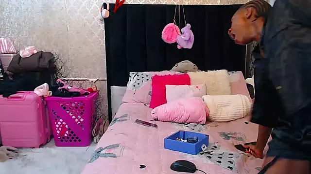 SexyPetitex25 online show from November 19, 7:47 pm