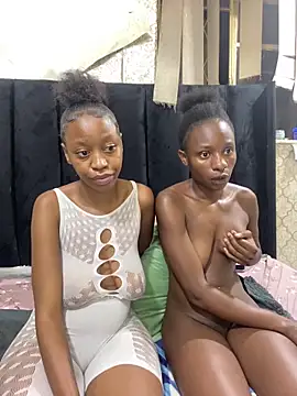 SexyPetitex25 online show from March 8, 2:04 am