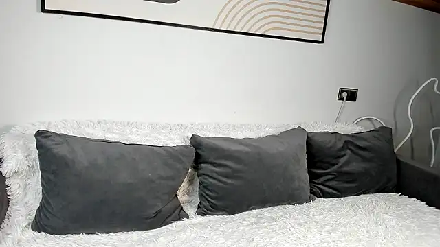 Snapshot of KarlyFees chatting on March 4, 8:09 am KarlyFees online show from March 4, 8:09 am