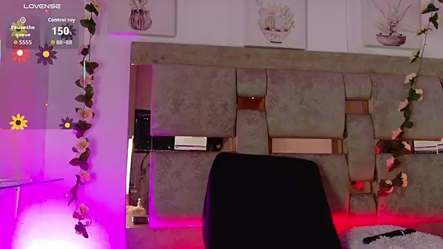 Snapshot of Madison_03 chatting on October 15, 5:07 am Madison 03 online show from October 15, 5:07 am