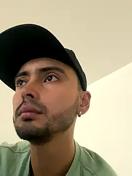 cristopher wallacee online show from October 13, 8:09 pm