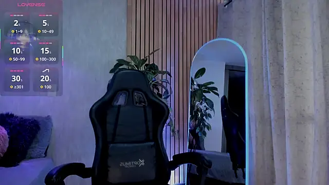 Snapshot of emma______ chatting on October 8, 8:50 pm emma online show from October 8, 8:50 pm