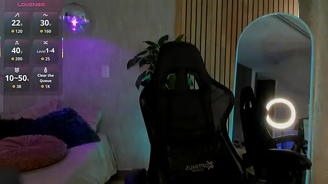 Snapshot of emma______ chatting on October 14, 8:20 pm emma online show from October 14, 8:20 pm