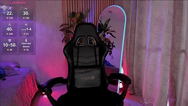 Snapshot of emma______ chatting on November 4, 9:36 pm emma online show from November 4, 9:36 pm