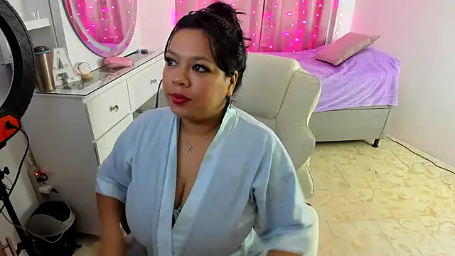 Snapshot of aynarakiss chatting on September 19, 4:47 am aynarakiss online show from September 19, 4:47 am