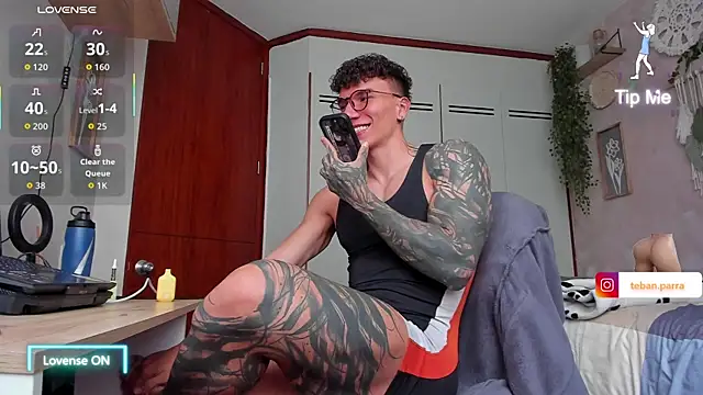 Snapshot of estebandi_do chatting on October 8, 7:11 pm estebandi do online show from October 8, 7:11 pm