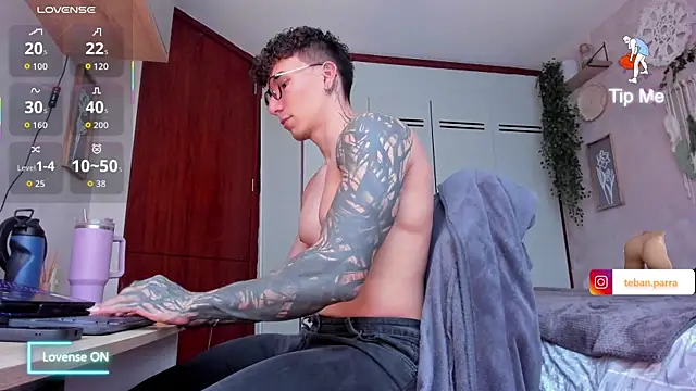 Snapshot of estebandi_do chatting on November 12, 12:05 pm estebandi do online show from November 12, 12:05 pm