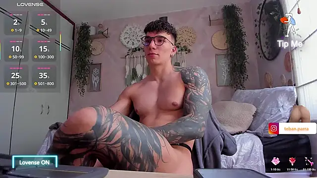 Snapshot of estebandi_do chatting on November 14, 8:07 pm estebandi do online show from November 14, 8:07 pm