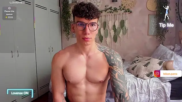 Snapshot of estebandi_do chatting on November 30, 9:30 pm estebandi do online show from November 30, 9:30 pm