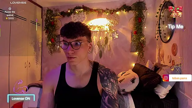 Snapshot of estebandi_do chatting on December 18, 10:43 am estebandi do online show from December 18, 10:43 am